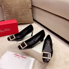 Roger Vivier flat shoes